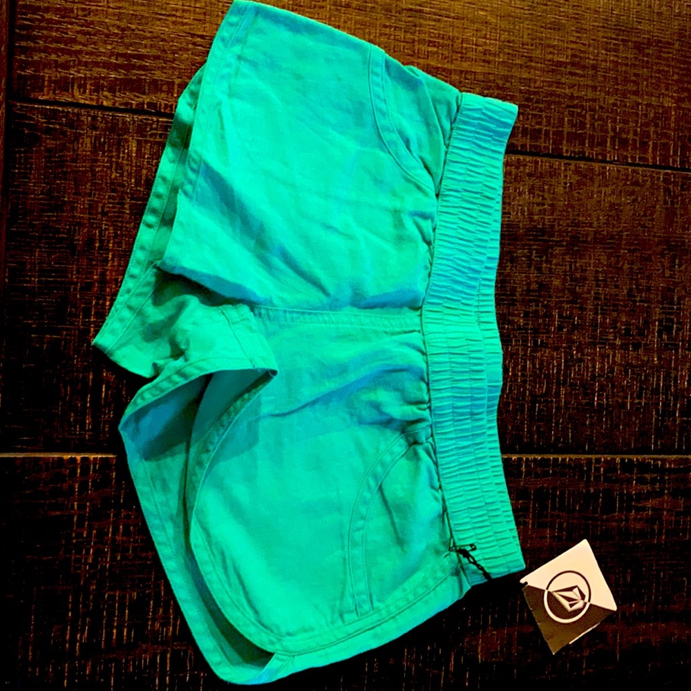 NWT Volcom Ride Easy Short XS